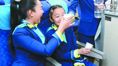 [사진] 몽골 어린이들 승무원 체험