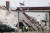  한 시민이 16일(현지시간) 미국 루이지애나주 알렉산드리아에서 토네이도로 부서진 주유소와 편의점을 바라보고 있다. [AP=연합뉴스]