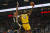 15일(현지시간) 르브론 제임스가 애틀랜타 호크스와 NBA 정규시즌 경기에서 레이업 슛을 하고 있다. [AP=연합뉴스]