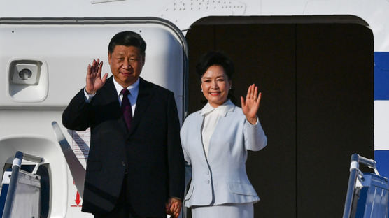 홍콩 보란 듯 마카오 방문한 시진핑의 속내…홍콩 자치수반까지 동행
