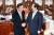 사진은 이낙연 국무총리와 정세균 당시 국회의장이 지난 2017년 6월 1일 서울 여의도 국회 의장실에서 악수하는 모습. [뉴스1]