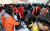 보안 관계자들이 18일 오후 부산 아시아드 주경기장에서 열린 2019 동아시안컵(EAFF E-1) 챔피언십 남자부 중국과 홍콩 경기. 관람을 위해 입장하는 홍콩 응원단에게 반입금지 물품이 있는지 검색하고 있다. [뉴시스]