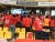 18일 동아시안컵 경기가 열린 부산아시아드주경기장에서 중국 국가가 나오자 홍콩팬들이 뒤를 돌아 가운뎃손가락을 올리고 있다. [사진 홍콩축구팬 제공]