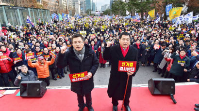 한국당 “당대표급, 전략거점 출마를”…홍준표 “24년간 험지서 검투사 노릇” 반발