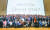 삼성전자 임직원들이 지난달 1일 ‘삼성전자 창립 50주년 기념식’에서 기념촬영을 하고 있다. [연합뉴스]