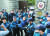 주한미군 방위비 인상을 반대하며 지난 10월 18일 오후 서울 중구 정동에 위치한 주한 미국대사관 관저 담장을 넘은 한국대학생진보연합 학생들을 경찰병력이 연행하고 있다. [뉴시스]