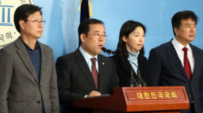 한국당, '언론 삼진아웃제' 논란 일자 결국 철회