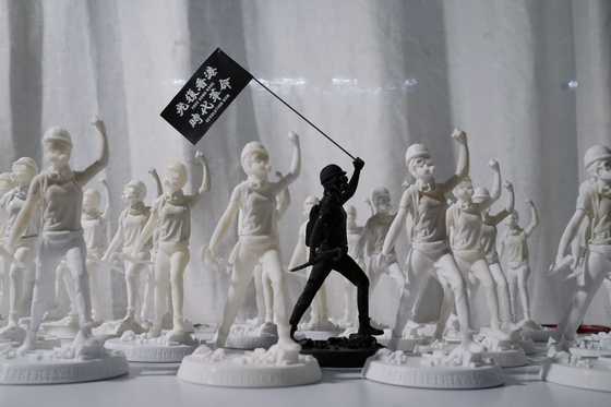 중국의 송환법 반대 시위를 벌이던 홍콩 시민들의 모습이 미니어처 작품으로 만들지고 있다. [AP=연합뉴스]