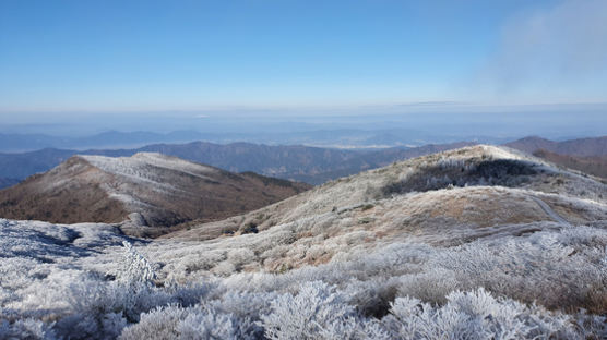 눈 내리는 지리산 노고단, 설악산 백담계곡 문 연다