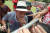 룰라 전 대통령이 22일(현지시간) 브라질 상파울루에서 열린 친선 축구경기를 보러 온 지지자들에게 사인을 해준 뒤 손에 키스해주고 있다. [로이터=연합뉴스]