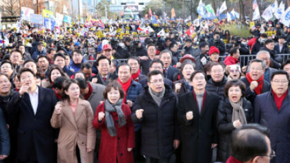 한국당, 예산부수법 무더기 수정안…패스트트랙엔 필리버스터
