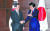 문재인 대통령과 아베 신조 일본 총리가 24일 중국 쓰촨성 청두 세기성 샹그릴라호텔에서 열린 정상회담에서 악수하고 있다. [청와대사진기자단]
