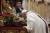 프란치스코 교황이 24일 성탄 전야 미사에서 아기예수 조각상에 입을 맞추고 있다. [AP=연합뉴스]