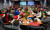 24일(현지시간) 자원봉사자들이 콜로라도 주 피터슨 공군기지 NORAD 트랙스 산타 추적 작전 센터에서 전세계 어린이들에게 걸려온 전화를 받고 있다.[AFP=연합뉴스]