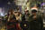  홍콩의 송환법 반대 시위가 크리스마스 이브인 24일(현지시간) 밤 침사추이 거리에서 열렸다 . 산타클로스 복장을 한 시민들이 최루가스를 피해 달아나고 있다. [AP=연합뉴스]