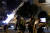 홍콩 경찰이 24일 밤 시위대를 향해 최루탄을 쏘고 있다. [로이터=연합뉴스]