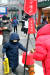지난 9일 강원도 원주시 중앙시장 거리에서 한 어린이가 구세군 자선냄비에 기부금을 넣고 있다. [뉴스1]