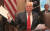 도널드 트럼프 미국 대통령이 1월 2일 김정은 위원장으로부터 받은 친서를 들어 보이고 있다. [유튜브 캡처]