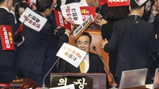 4+1 선거법 가결·공수처법 상정에···한국당 필리버스터 시작