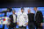 28일 로저스 센터에서 열린 공식 입단 기자회견에서 토론토 유니폼을 입은 류현진. 왼쪽은 에이전트 스캇 보라스, 오른쪽은 마크 샤파이로 사장과 로스 앳킨스 단장. [AP=연합뉴스]