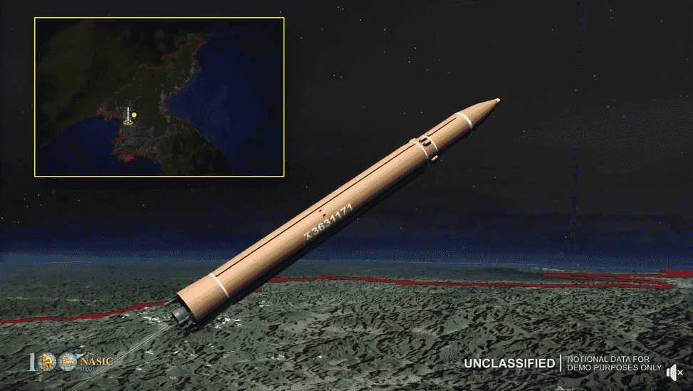 북한 전략군이 대륙간탄도미사일(ICBM)을 발사했다. ICBM은 2단으로 분리한 일본 열도를 넘어 태평양으로 비행하고 있다. [미 공군 공병단 동영상 캡처]