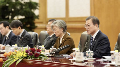 외교부 "문대통령 '홍콩·신장' 발언 바로잡아 달라" 中에 요청