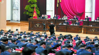 북한 당 전원회의 “전략적지위 강화”…김정은 신년 선물 뭘까