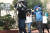지난해 10월 30일 부산 서구 송도초등학교에서 열린 복합재난 대응훈련. 지진경보가 울리자 4~6학년 200여 명의 학생들이 신속하게 대피하고 있다. [중앙포토]