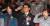황운하 대전지방경찰청장(가운데)이 31일 열린 이임식에서 거수경례를 하고 있다. 황 청장은 이날 오후 충남 아산의 경찰인재개발원장으로 자리를 옮겼다. [뉴스1]