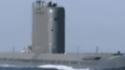 새 전략무기 언급한 김정은···"조만간 전략잠수함 진수식 첩보"