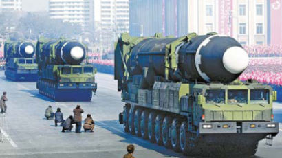 김정은 “새 전략무기 보게 될 것” SLBM이냐 ICBM이냐