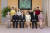 일본 왕실 가족들이 새해를 맞아 가족사진을 찍고 있다. [사진 일본 궁내청]
