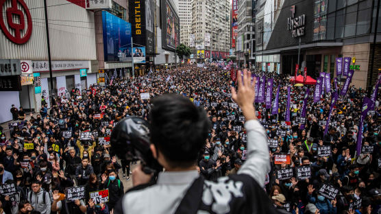 [서소문사진관] 홍콩 새해 첫날부터 시위대와 경찰 충돌… 100만명 참가