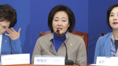 "불출마 결정 쉽지 않았다" 회견장서 울먹인 김현미·유은혜