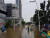 인도네시아 수도 자카르타는 1일 새해 첫날부터 '물난리'가 났다.  전날 오후부터 이날 새벽까지 밤새 폭우가 내리면서 자카르타 주요 도로와 통근 열차 선로, 주택과 차량이 곳곳에서 침수되고, 정전도 잇따랐다. [연합뉴스] 