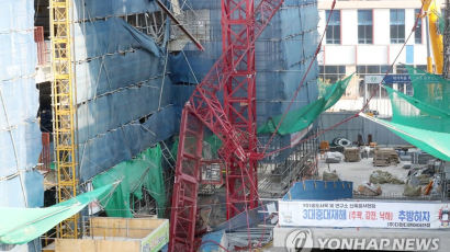 인천 송도서 30m 높이 타워크레인 쓰러져 3명 추락, 2명 사망