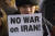 미국 워싱턴주 시애틀에서 4일 반전 시위에 참석한 여성이 '이란과의 전쟁 반대' 피켓을 들고 있다. 미국이 이란 혁명수비대 사령관을 공습으로 살해한 뒤 긴장이 고조되자 4일부터 미국 전역에서는 반전 시위가 확산하고 있다. [AFP=연합뉴스]