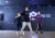 언니 라인인 유다현·진효원 학생모델과 동생 라인인 맹서후·정아인 학생기자로 두 팀씩 짝을 이뤄 세븐틴 ‘HIT’의 포인트 안무를 춰보고 있다. 