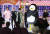 펭수가 5일 오후 서울 고척스카이돔에서 열린 ’제34회 2020 골든디스크 with 틱톡’ 음반부문 시상식에서 방탄소년단으로부터 춤을 배우고있다. [사진 일간스포츠]