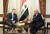 아델 압둘-마흐디 이라크 총리(오른쪽)가 6일 매슈 튤러 미국 대사를 만나 "이라크 의회의 미국 철수 결의안이 이행될 수 있도록 협력해달라"고 요구했다.[AP=연합뉴스]