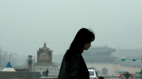 파란하늘·잿빛하늘 다 늘었다···서울 초미세먼지 '오염 양극화'