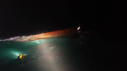 제주 서쪽 해상서 어선 전복…1명 사망·13명 구조