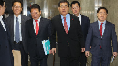 한국당 “추미애 탄핵소추안 제출할 것…본회의 연기해달라”