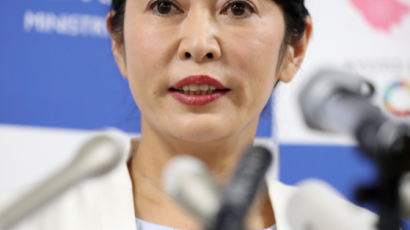 '루팡' 곤 비난에 발끈한 일본, 새벽 기자회견…도주 비용은 4억원?