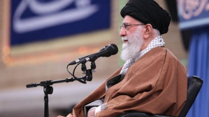 이란 최고지도자 "간밤 美에 뺨 한 대 갈겼지만 충분치 않다"