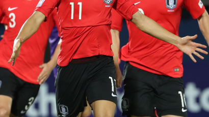'이동준 극장골' 한국축구, 중국에 1-0 진땀승