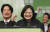 차이잉원 대만 총통이 연임에 성공한 뒤 손을 불끈 쥐며 기뻐하고 있다. [AP=연합뉴스]