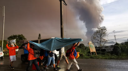 필리핀 화산 폭발에 15km 거대 화산재 기둥…6000여명 대피