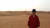 정현영 한국석유공사 차장이 UAE 할리바 유전 탐사 현장 인근 사막에서 포즈를 취했다. [한국석유공사]