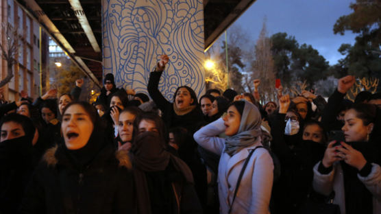 트럼프, 이란에 "시위대 죽이지 말라, 미국이 지켜보고 있다" 경고